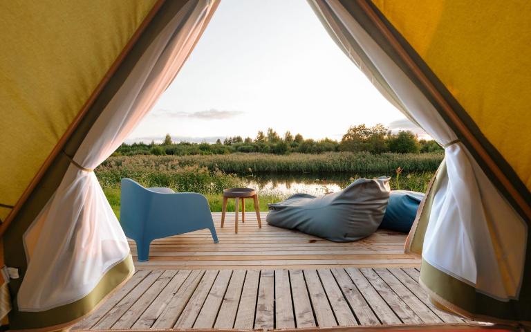 Glamping Pop-Up Hotel - Fishing Village riverside holiday center - B&B Pärnu