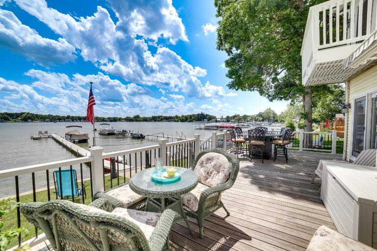 Waterfront ‘Clarklake Escape’ - Deck, Dock & Views - B&B Clarklake