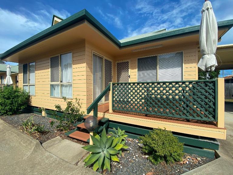 San Marco Villa 3 - Burrum Heads - Beachfront - 2BR - Pool - Bed and Breakfast Toogoom