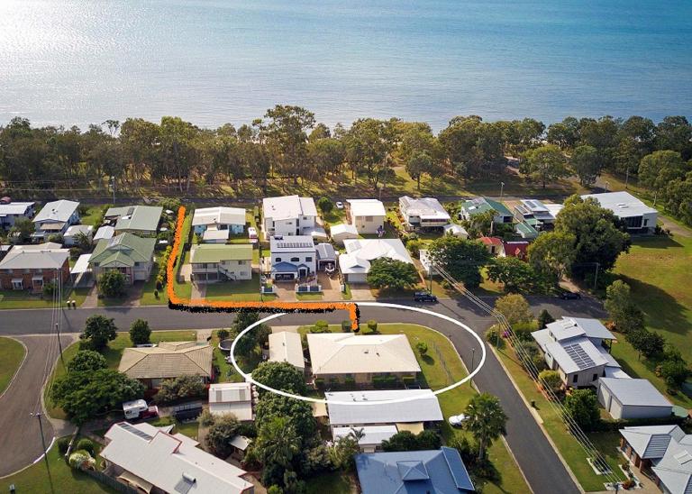 Sandy Paws - Burrum Heads- Walk to Beach -3BR- Aircon-Pool table - Bed and Breakfast Burrum Heads