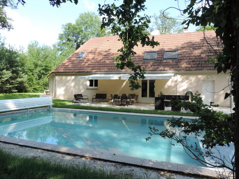 Maison neuve avec piscine dans domaine arboré - Domaine de la Brionnerie - Ferienwohnung Sommecaise