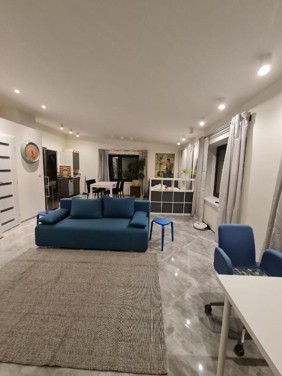 Airport Private Apartment, Advance Registration, No Reception, Self Check-in, Calm Environment, Non-Smoking Guests - B&B Kněžívka