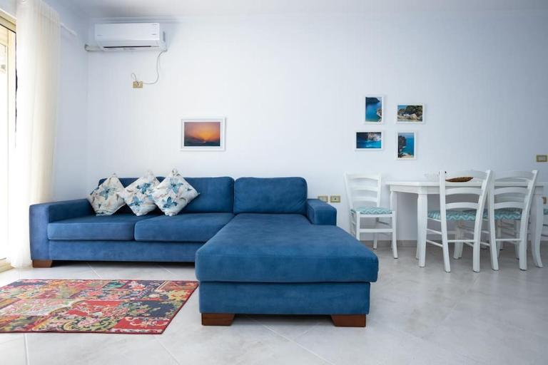 Central Seaview Apartment by PikHost - Bed and Breakfast Vlorë