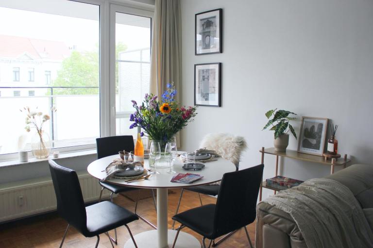 Sunny Apartment - Zuid Retreat 1BR Apartment near Scheldt River - B&B Amberes