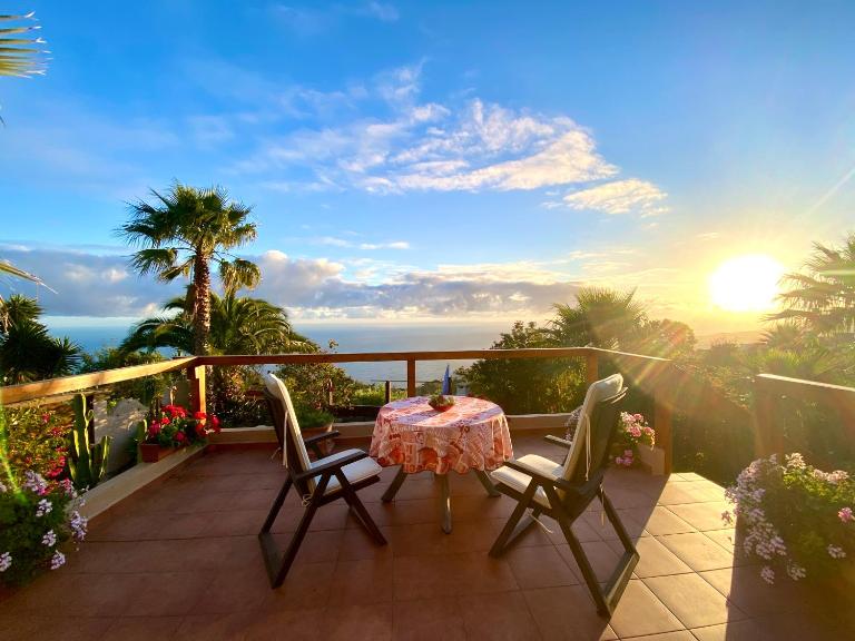 Finca Tenerife - Authentisches kanarisches Haus mit Traumblick, tropischem Garten und Sauna - B&B Icod de los Vinos