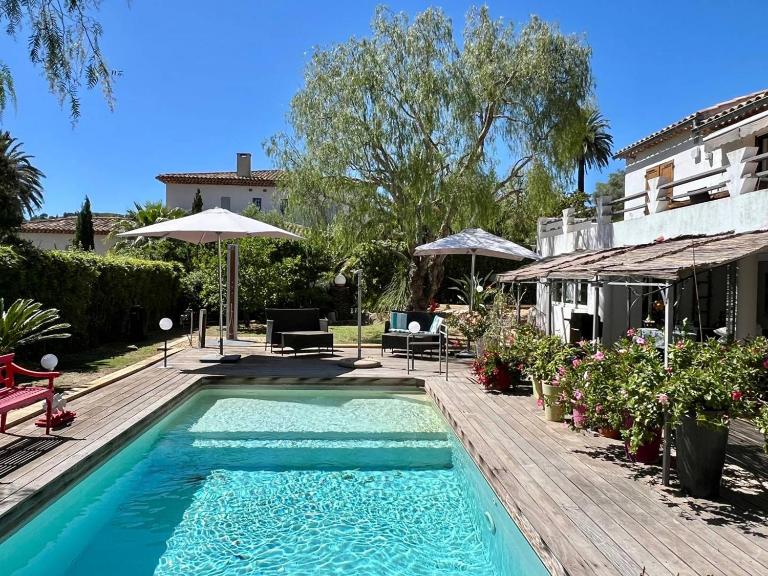 Bas de villa avec piscine privée, grande terrasse, proche village et plage, BBQ, terrain de pétanque - FR-1-726-52 - B&B La Croix-Valmer