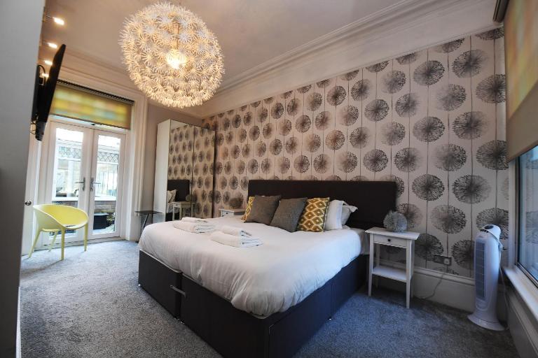 Courtyard Mews - 2 large en suite bedrooms, Garden - Harrogate Holiday Apartments - Ferienwohnung Harrogate