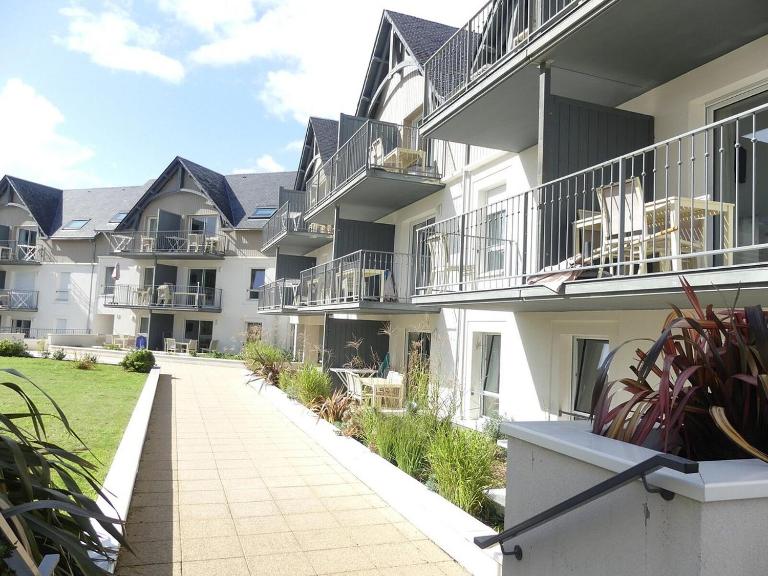 Appartement T3 avec piscine en résidence 4 étoiles - Bed and Breakfast Bénodet