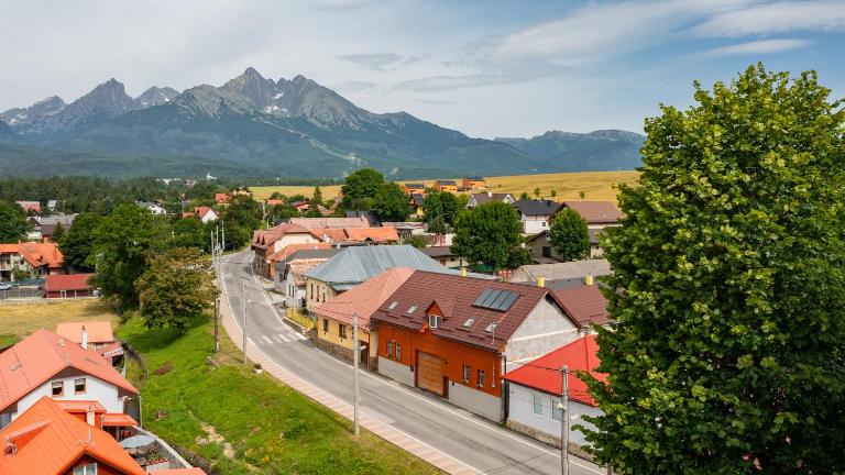 Residence Ružbaský - Comfort Stay with Private Parking - Ferienwohnung Stará Lesná