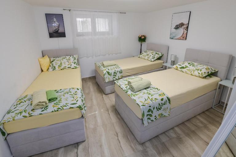 Modern Apartment for 4 people Novalja - Bed and Breakfast Novalja