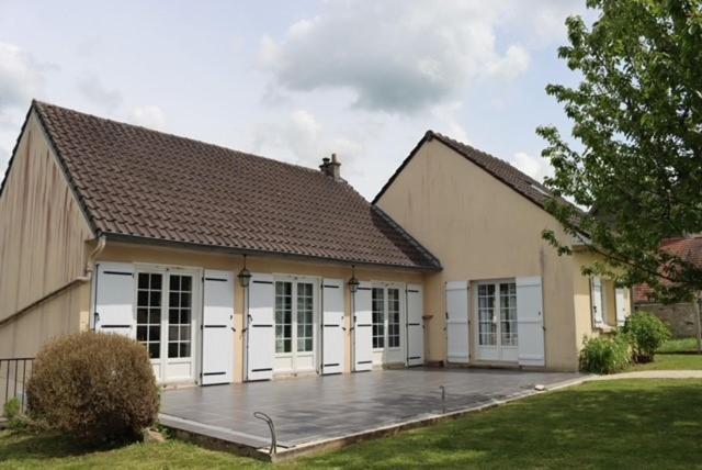 Maison de famille à la campagne proche de disneyland et paris - Bed and Breakfast Varinfroy