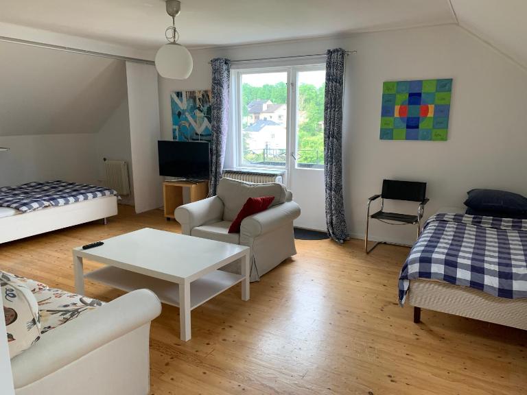 Good spacious apartment in a central location - Ferienwohnung Borås