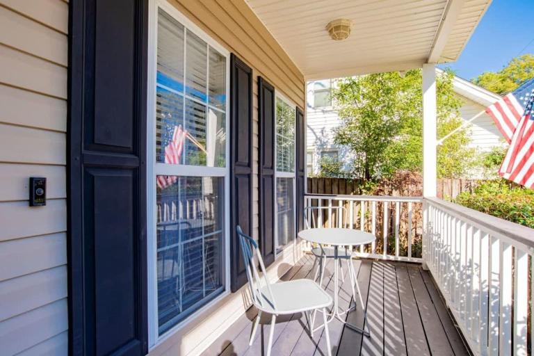 Hazel's Happy Hideaway- Midtown Mobile! - B&B Mobile
