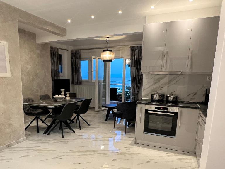 Seafront Lux Apartment - B&B Vergi