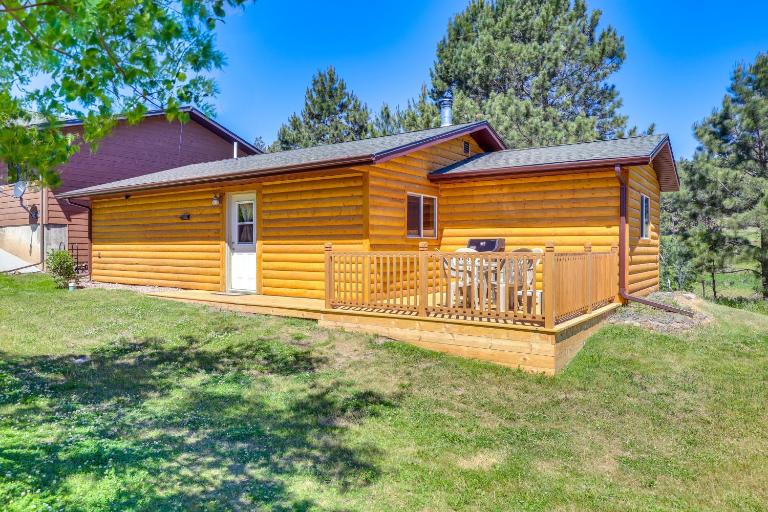 Rapid City Cabin w/ Hiking & ATV Trail Access - Chambres d'hôtes Rapid City