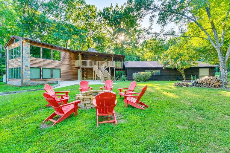 Family-Friendly Riverfront Manor on the Little Red - Chambres d'hôtes Heber Springs