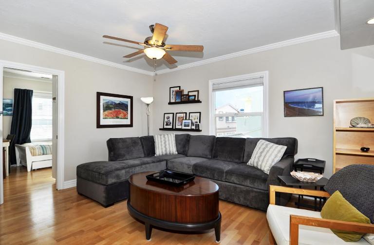 313 E Bay Ave B - B&B Newport Beach