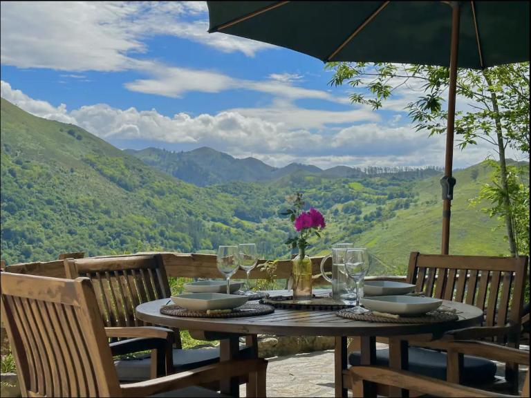 CANGAS DE ONIS RURAL HOUSE WITH VIEWs - Bed and Breakfast Cangas de Onís