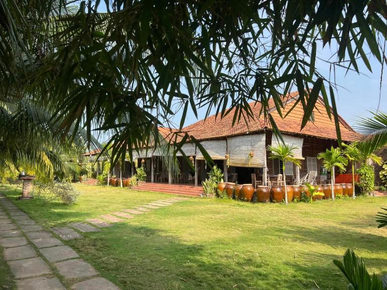 Út Trinh Bến Tre Homestay - B&B Bến Tre