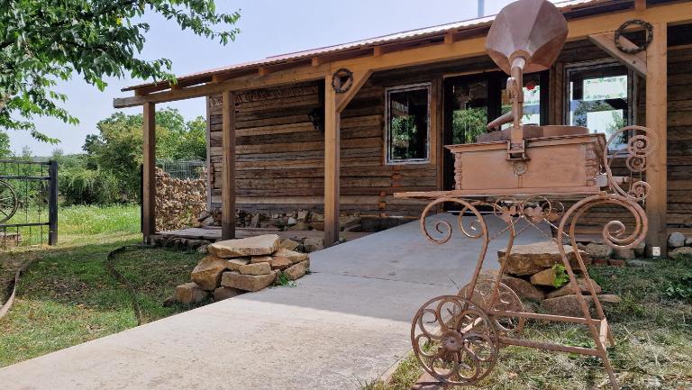 Casa MB SOFIA - B&B Ghioroc
