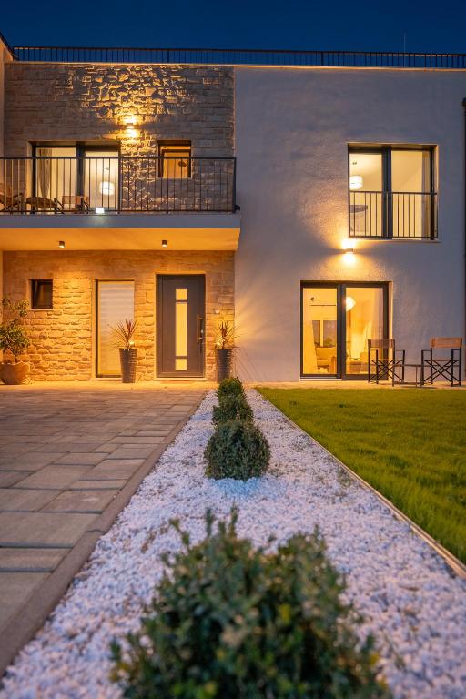 Rooftop Holiday House - B&B Brodarica