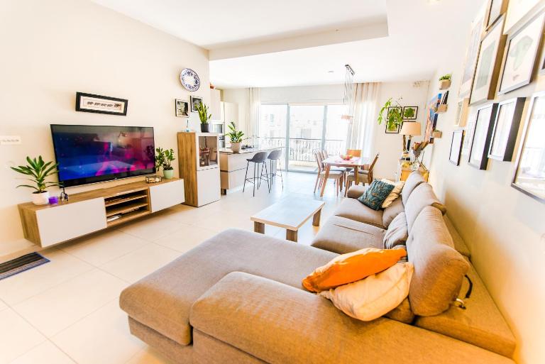 MedAbode - Bright & Spacious Stay in Swieqi, Malta - Ferienwohnung Swieqi