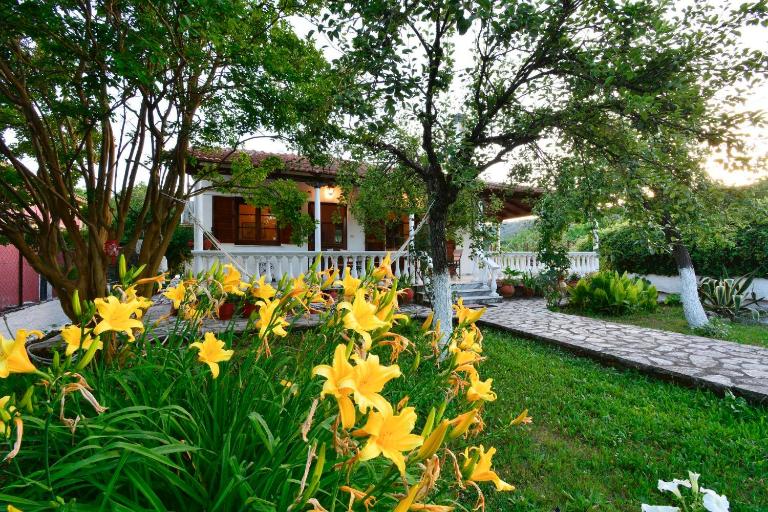 Casa Maria - Bed and Breakfast Velonades