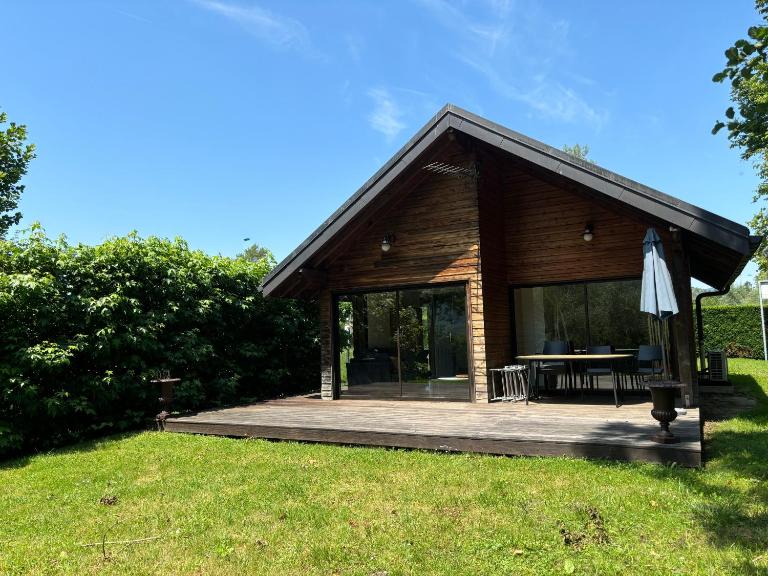 Chalet les pieds dans l'eau Lac Aiguebelette - Chambres d'hôtes Nances