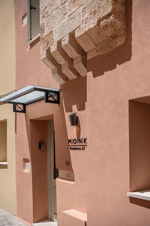 Monk Residence 27 - Stylish Old Town Retreat - B&B Chania