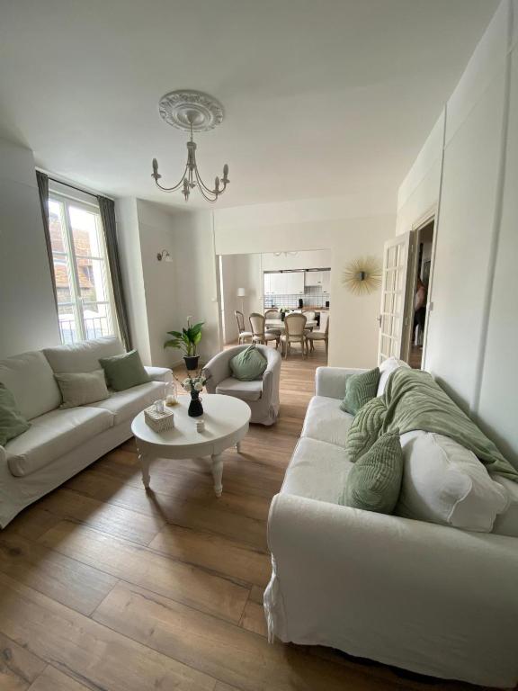 Appartement hyper-centre vue cathédrale - Bed and Breakfast Beauvais