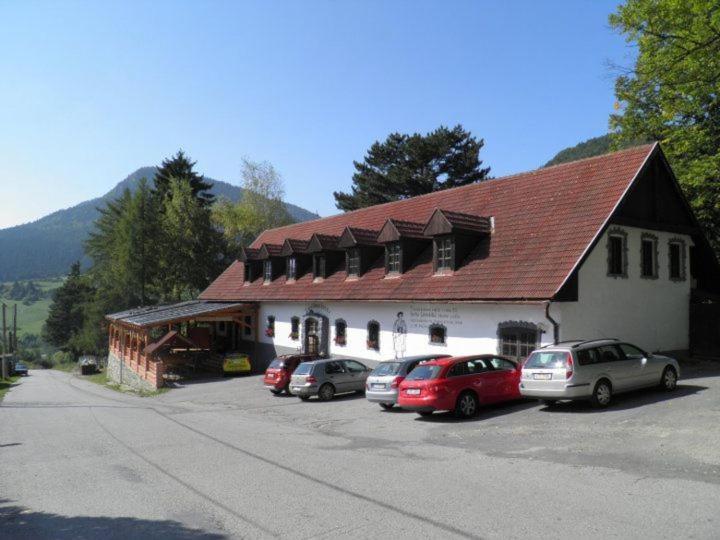 Penzión Jánošíkova Krčma - B&B Ružomberok