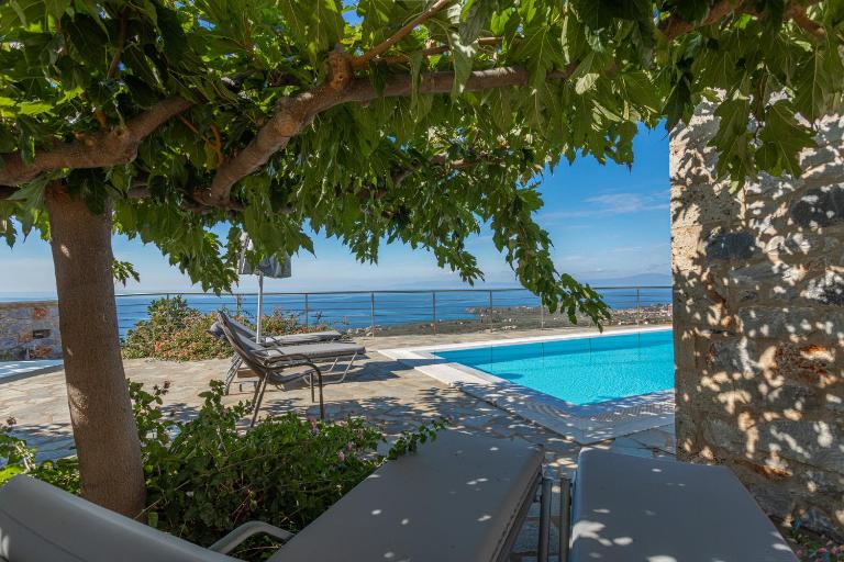 IRIS, Luxury Stone Villa in Stoupa with Private Infinity Pool, BBQ and Amazing Sea View - B&B Stoúpa