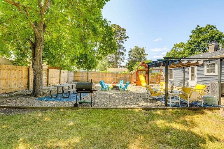 Bayville Getaway w/ Fire Pit - 2 Mi to Beach! - B&B Bayville