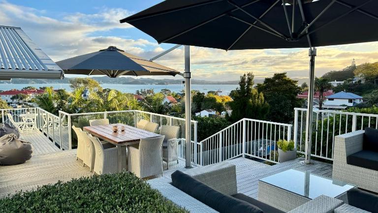 Russell Penthouse 2-3 Bedroom - B&B Russell