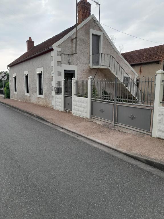Maison proche le PAL 4kms - B&B Thiel-sur-Acolin