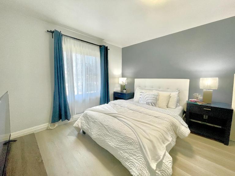 Private Lakeside Master Suite - Explore San Francisco's Urban Nature Galore - B&B San Francisco