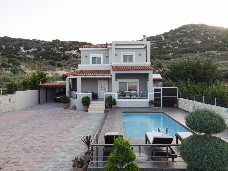 Luxury Villa with Private Pool-Central Crete - B&B Stíronas