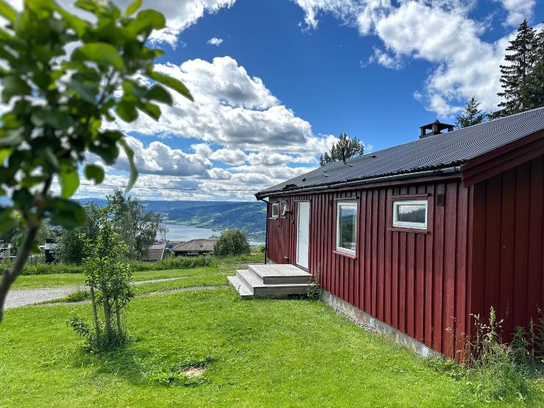 Cabin with great view close to town and ski area - Chambres d'hôtes Lillehammer