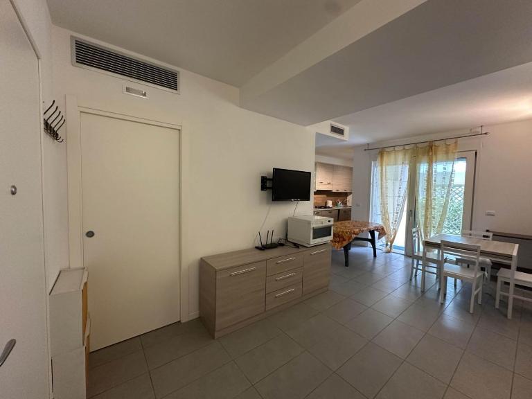 Bright new apartment between beach and city centre - B&B Bibione