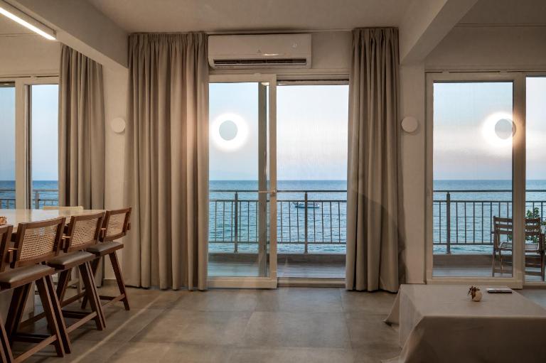Aegean Seaview Grand Suite 180 degrees - B&B Néa Irákleia
