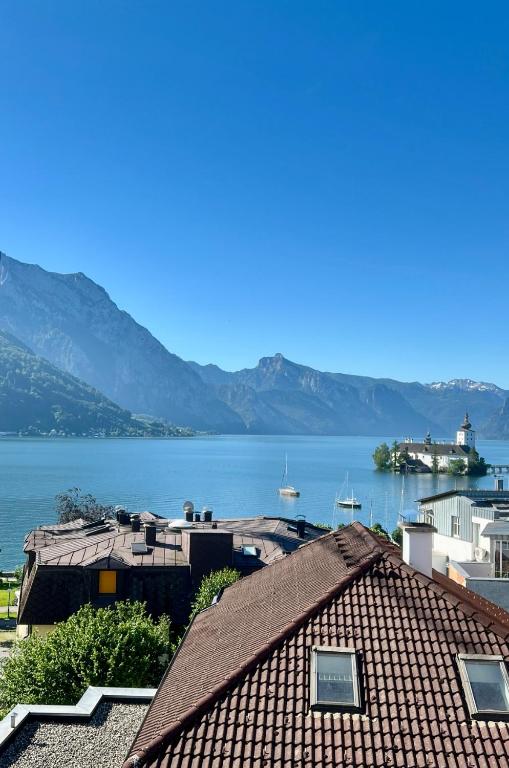 Wolfis Traunseeblick - mit Klimaanlage u kostenlosem Parkplatz direkt an der Unterkunft - B&B Gmunden