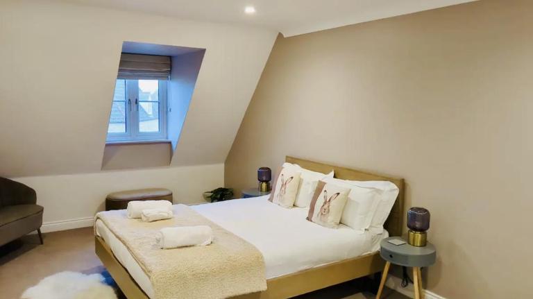 Modern Town House in Cotswolds - 3 double bedrooms - B&B Witney