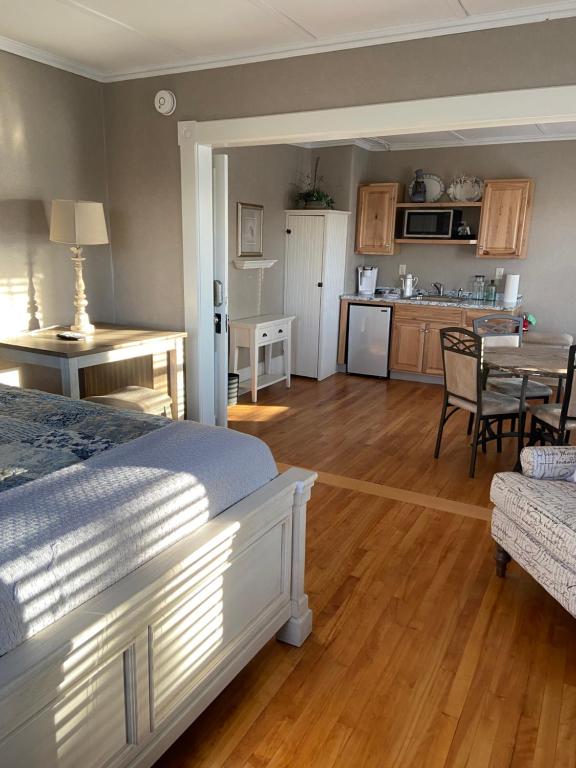 Tavern - The Blue Suite - B&B Newport