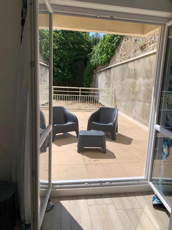 La Grande Terrasse, appartement rez-de-jardin - B&B Caen