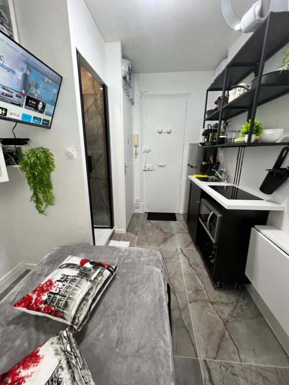 PARIS BASTILLE BERCY GARE DE LYON CHAMBRE CLIMATISEE 9m2 idéal 1 pers ,max 2 pers - Chambres d'hôtes Paris
