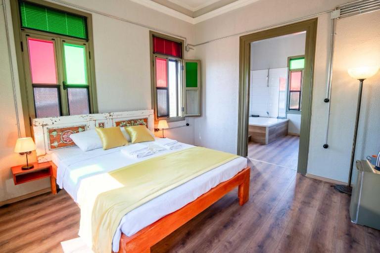 Latibule Macaron Guest House - B&B Aivali