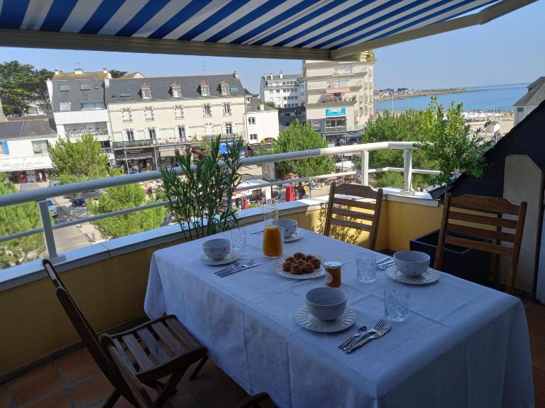 duplex vue mer grande plage,coeur cente ville - B&B Quiberon