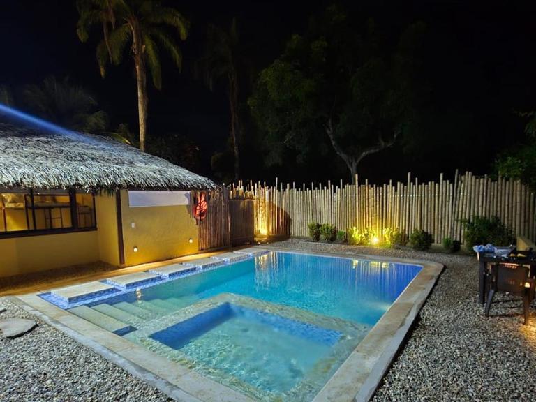 Lujosa villa con piscina y cine privado - Chambres d'hôtes Melgar