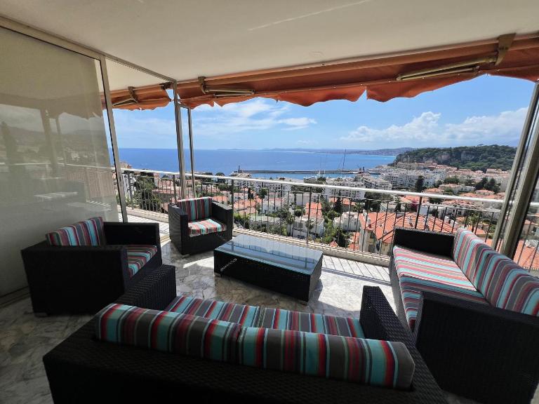 ApartHotel Riviera - TERRASSE DES AGAVES - Amazing Sea View Nice Côte d'Azur - B&B Niza