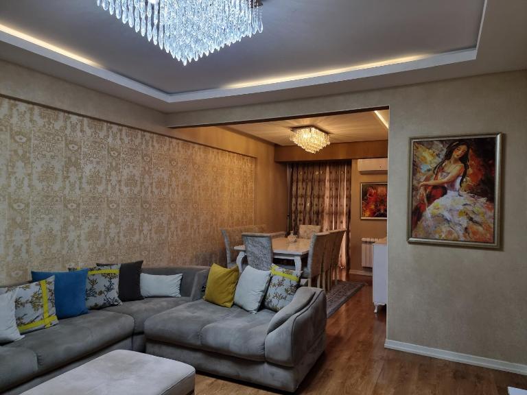 Park Azure Family Apartment - Bed and Breakfast Bakoe